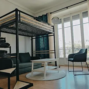 https://studio-lazura-acces-plage-promenade-des-anglais.fr-provencehotel.com