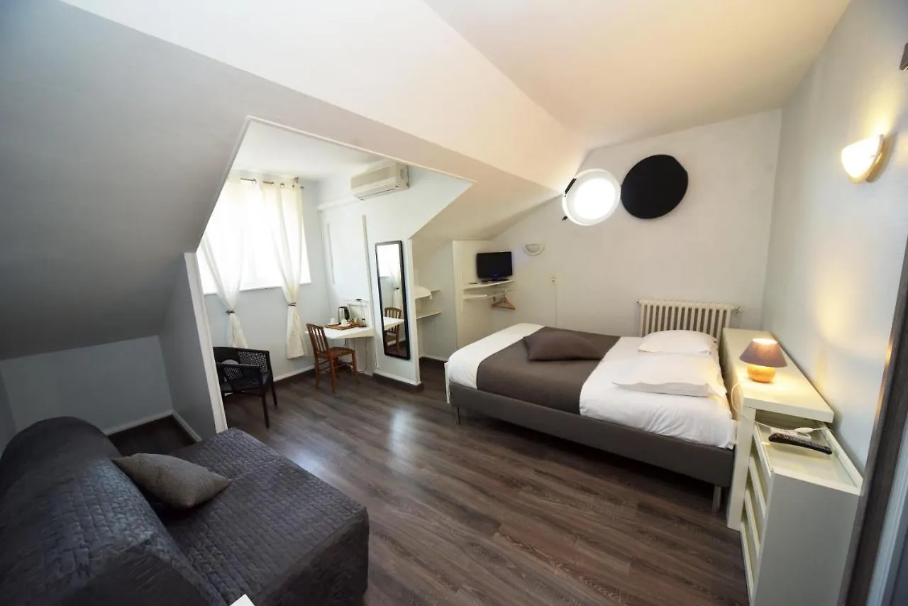 Cafe De Paris Hotel Capdenac-Gare 2*,  Frankrijk