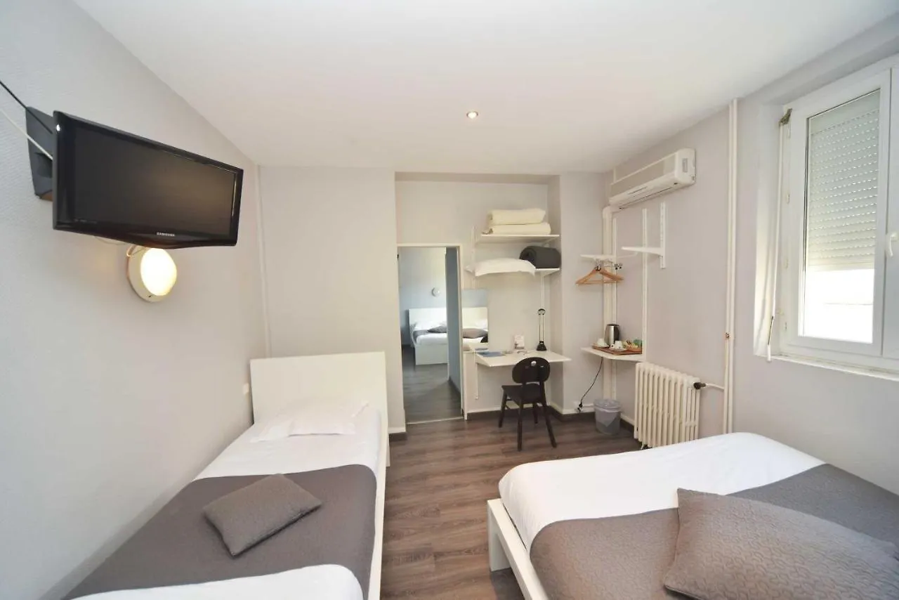 Cafe De Paris Hotel Capdenac-Gare 2*,